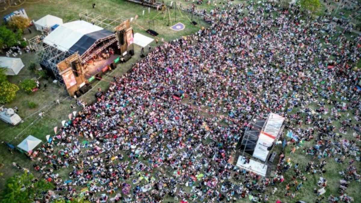 El show de Canticuénticos junto a la Orquesta Sinfónica reunió a más de 20 mil personas en el Parque Federal de Santa Fe.