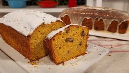 Un&nbsp; glasé simple de azúcar impalpable y leche corona la preparación, aportando un contraste crocante y dulce a la textura suave del budín.