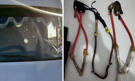 Tres menores trasladados por la policía tras atacar un camión Tres menores trasladados por la policía tras atacar un camión