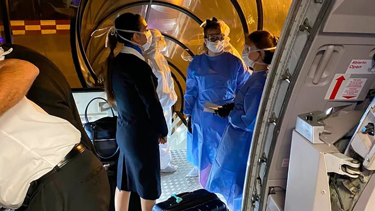 Coronavirus: otorgan licencia excepcional a quienes regresan de viajes al exterior