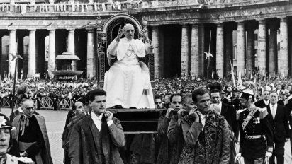 El insólito funeral de un Papa: su cuerpo estalló en pleno velorio