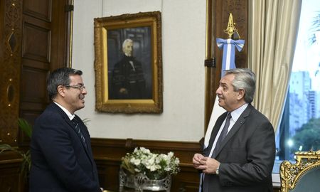 El presidente Alberto Fernández recibió este martes en su despacho a Germán Martínez, el nuevo presidente del bloque del Frente de Todos. El presidente Alberto Fernández recibió este martes en su despacho a Germán Martínez, el nuevo presidente del bloque del Frente de Todos.