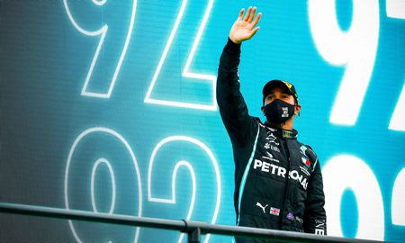 Lewis Hamilton dio positivo de coronavirus y no podrá correr en la última fecha de la Fórmula 1. Lewis Hamilton dio positivo de coronavirus y no podrá correr en la última fecha de la Fórmula 1.