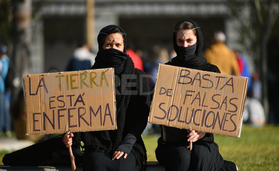 La acción fue convocada por Viernes por el Futuro Argentina y está inspirada en el movimiento generado por Greta Thunberg.
