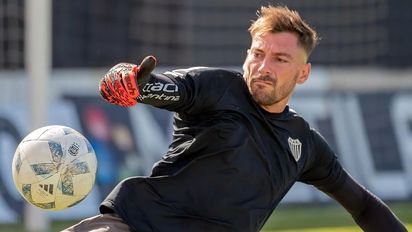 Quién es el arquero que suena en Colón y podría convertirse en el primer refuerzo para Ezequiel Medrán