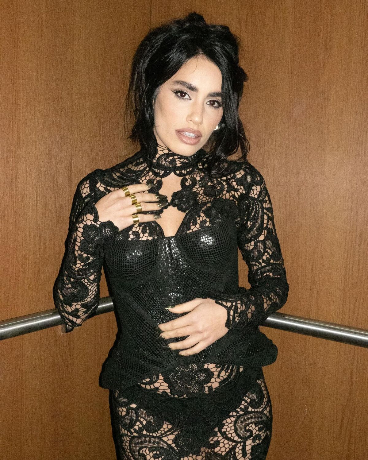 Lali Espósito impactó con su look. Lali Espósito impactó con su look.