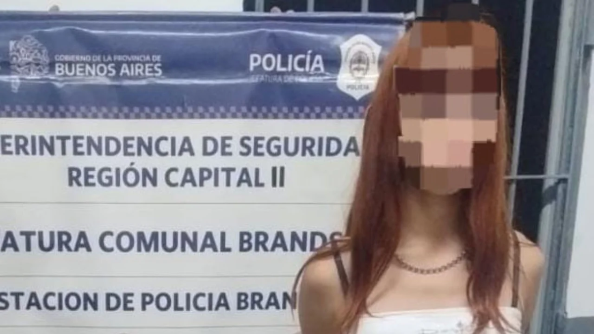 La joven de 19 años fue aprehendida por insultar a la Policía.