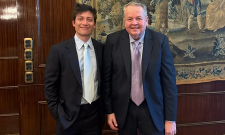 Santiago Caputo recibió a Barry Bennett, estratega de Trump en Casa Rosada: El acuerdo de libre comercio está cerca Santiago Caputo recibió a Barry Bennett, estratega de Trump en Casa Rosada: El acuerdo de libre comercio está cerca