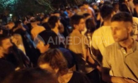 en plena pandemia, cientos de jovenes armaron un boliche en el parque municipal de suardi en plena pandemia, cientos de jovenes armaron un boliche en el parque municipal de suardi