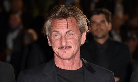 Sean Penn renunciará a su nueva serie, Gaslit, si no se vacuna toda la producción. Sean Penn renunciará a su nueva serie, Gaslit, si no se vacuna toda la producción.
