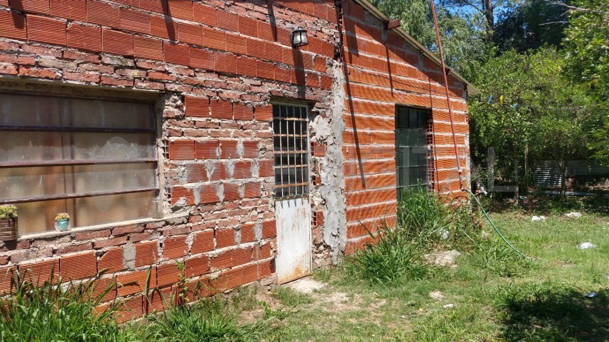 Le robaron los aires acondicionados que estaba por colocar en su casa.