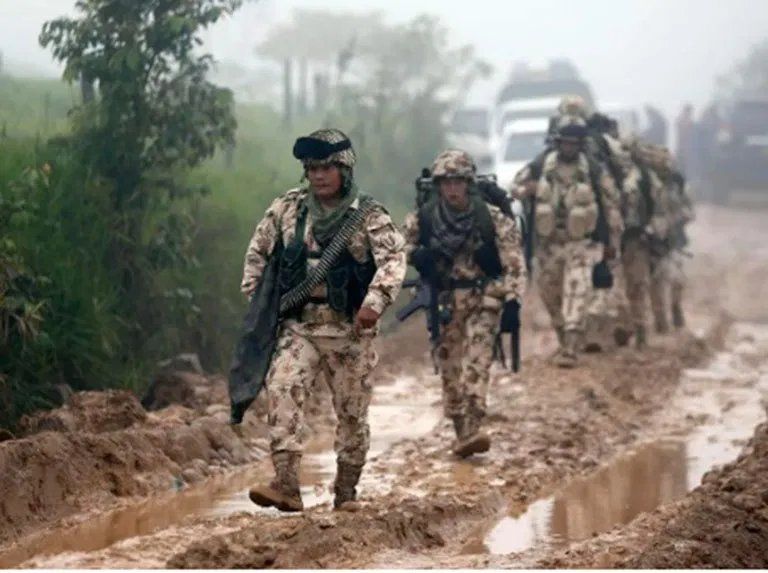 El bombardeo del Ejército de Colombia dejó al menos doce personas muertas.