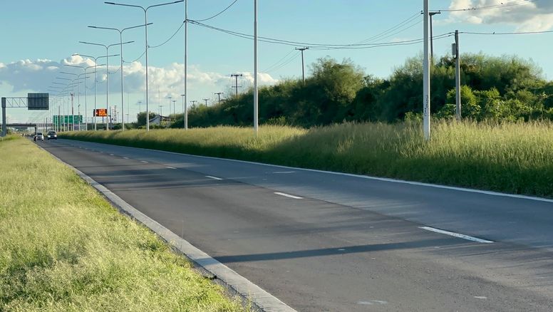 Preocupación por pastizales altos que reducen la visibilidad en Circunvalación Oeste