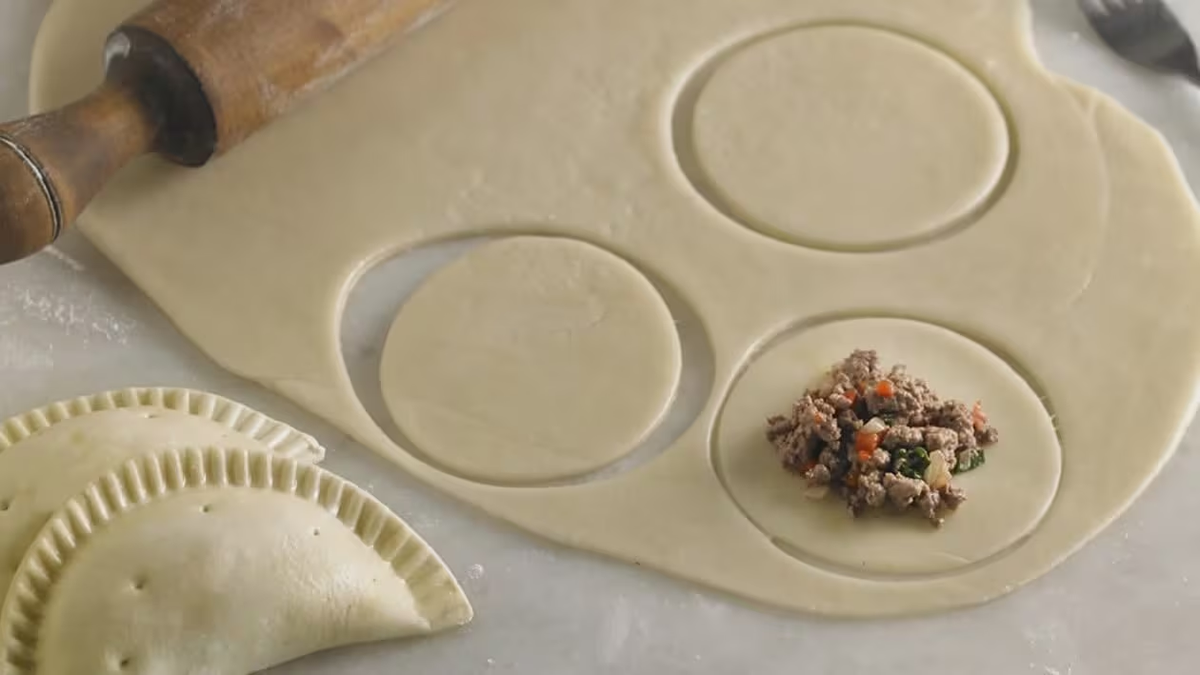 Las empanadas son una excelente opción para hacer en casa y sorprender a tu familia. Las empanadas son una excelente opción para hacer en casa y sorprender a tu familia. 