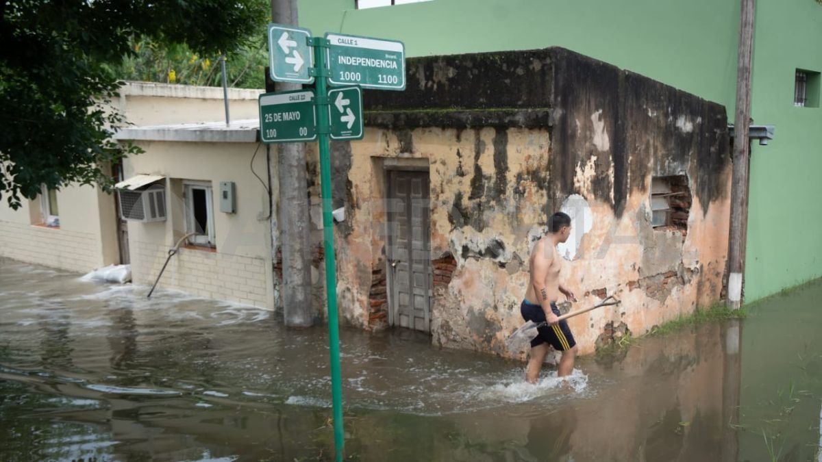 Reconquista el día después. Así los vecinos comienzan a volver a sus hogares luego de la inundación