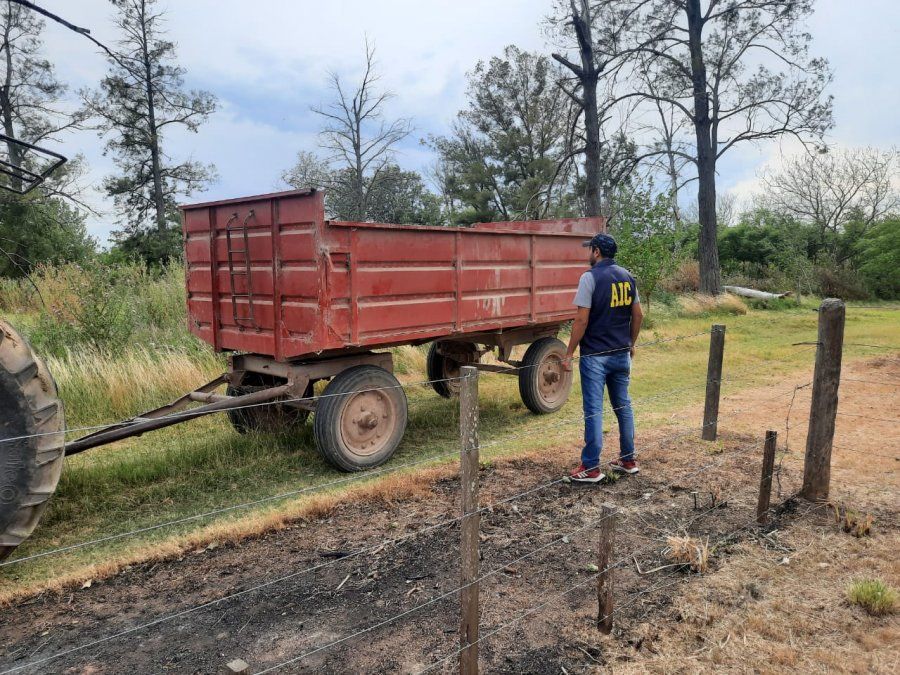 La joven pareja es investigada por incendiar su propio campo en perjuicio de los arrendadores.