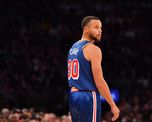Stephen Curry anotó 2.977 triples y se transformó en el jugador de la NBA con mayor cantidad de tiros de tres puntos anotados. Superó a Reggie Miller y Ray Allen. Stephen Curry anotó 2.977 triples y se transformó en el jugador de la NBA con mayor cantidad de tiros de tres puntos anotados. Superó a Reggie Miller y Ray Allen.