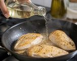 Por qué recomiendan agregar vinagre al cocinar pechuga de pollo. Por qué recomiendan agregar vinagre al cocinar pechuga de pollo.