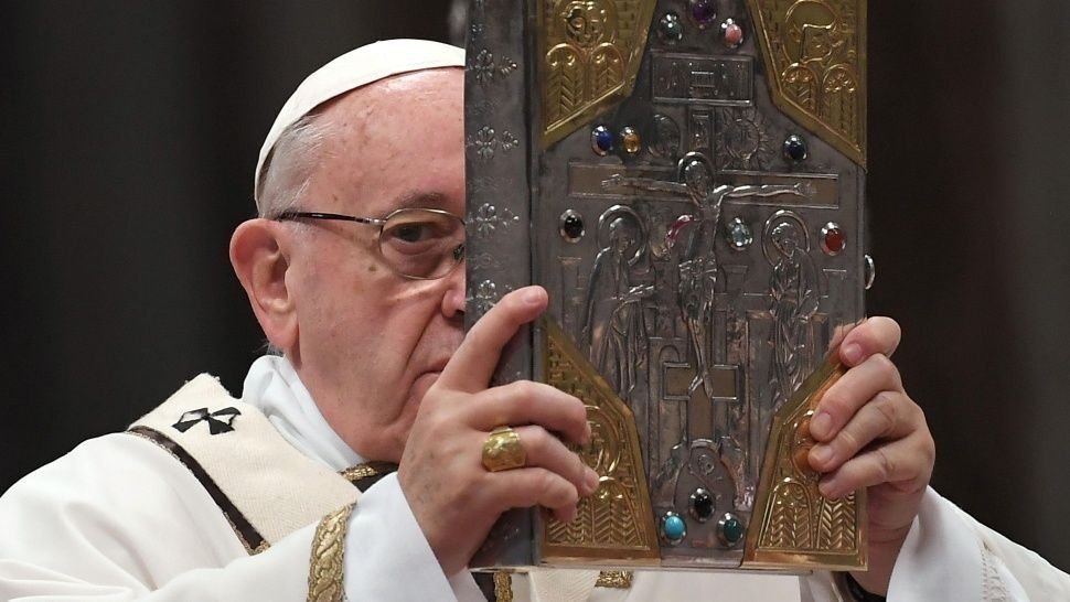 El Papa será operado de cataratas