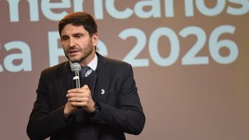 Paritarias en Santa Fe: Maximiliano Pullaro confirmó que la oferta salarial será semestral