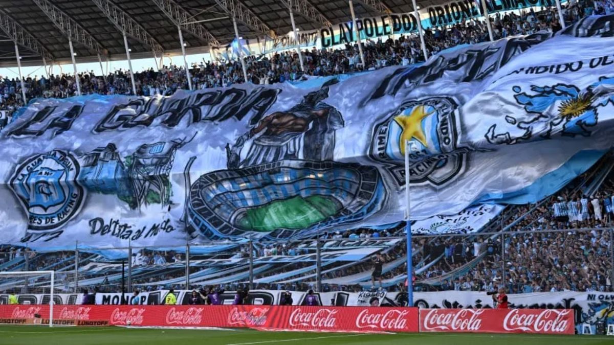 La interna de la hinchada de Racing escaló y hubo sanciones (Rodrigo Valle/Getty Images). La interna de la hinchada de Racing escaló y hubo sanciones (Rodrigo Valle/Getty Images).