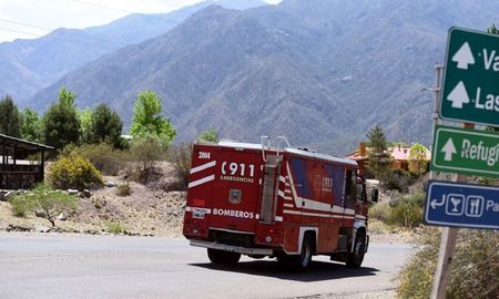 Dos turistas franceses resultaron heridos al incendiarse la casa que alquilaban en Mendoza. Dos turistas franceses resultaron heridos al incendiarse la casa que alquilaban en Mendoza.