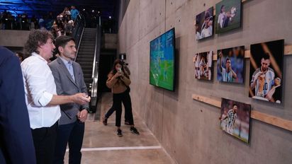 Maximiliano Pullaro participó en Rosario de la inauguración de la muestra de fotos de Messi y lo destacó como ejemplo dentro y fuera de la cancha