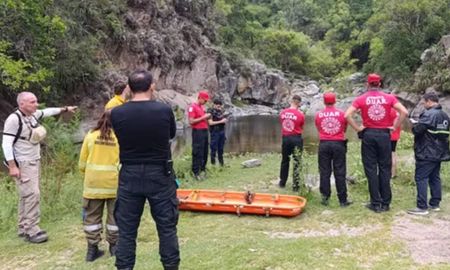 El joven de 24 años había viajado desde Buenos Aires y estaba visitando una cascada en Córdoba. El joven de 24 años había viajado desde Buenos Aires y estaba visitando una cascada en Córdoba.