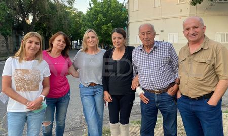 Algunos de los vecinos de barrio sur que se sumaron al alarmazo en reclamo de seguridad. Algunos de los vecinos de barrio sur que se sumaron al alarmazo en reclamo de seguridad.