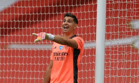 Tras once años en los Gunners, Emiliano Martínez se va para sumarse al Aston Villa. Tras once años en los Gunners, Emiliano Martínez se va para sumarse al Aston Villa.