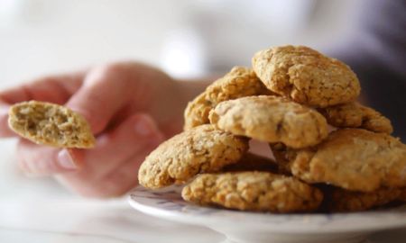 La receta de galletitas de avena y limón que se preparan con pocos ingredientes. La receta de galletitas de avena y limón que se preparan con pocos ingredientes.