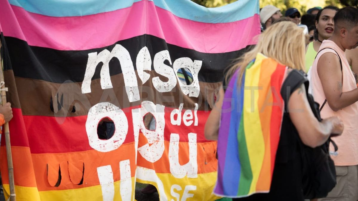 La convocatoria se dio en la Plaza Pueyrredón, para luego caminar hasta El Molino Fábrica Cultural. La convocatoria se dio en la Plaza Pueyrredón, para luego caminar hasta El Molino Fábrica Cultural.