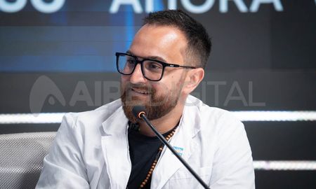 Pedro El Profe Medei, precandidato a concejal de Santa Fe, visitó los estudios de AIRE. Pedro El Profe Medei, precandidato a concejal de Santa Fe, visitó los estudios de AIRE.
