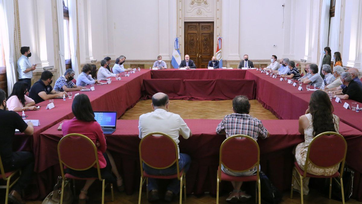 Perotti se reunió en Rosario con miembros del Consejo Económico y Social