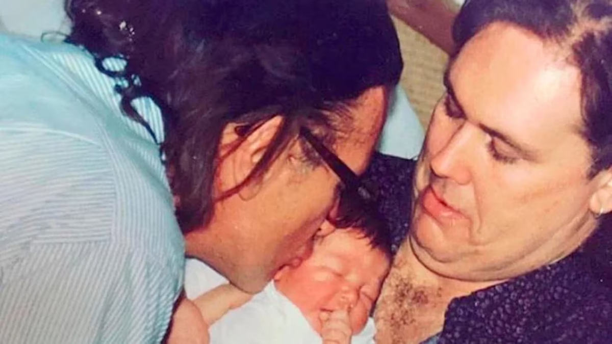 Abuelo Diego, papá Gonzalo y Valentina, recién llegada a la vida. Abuelo Diego, papá Gonzalo y Valentina, recién llegada a la vida.