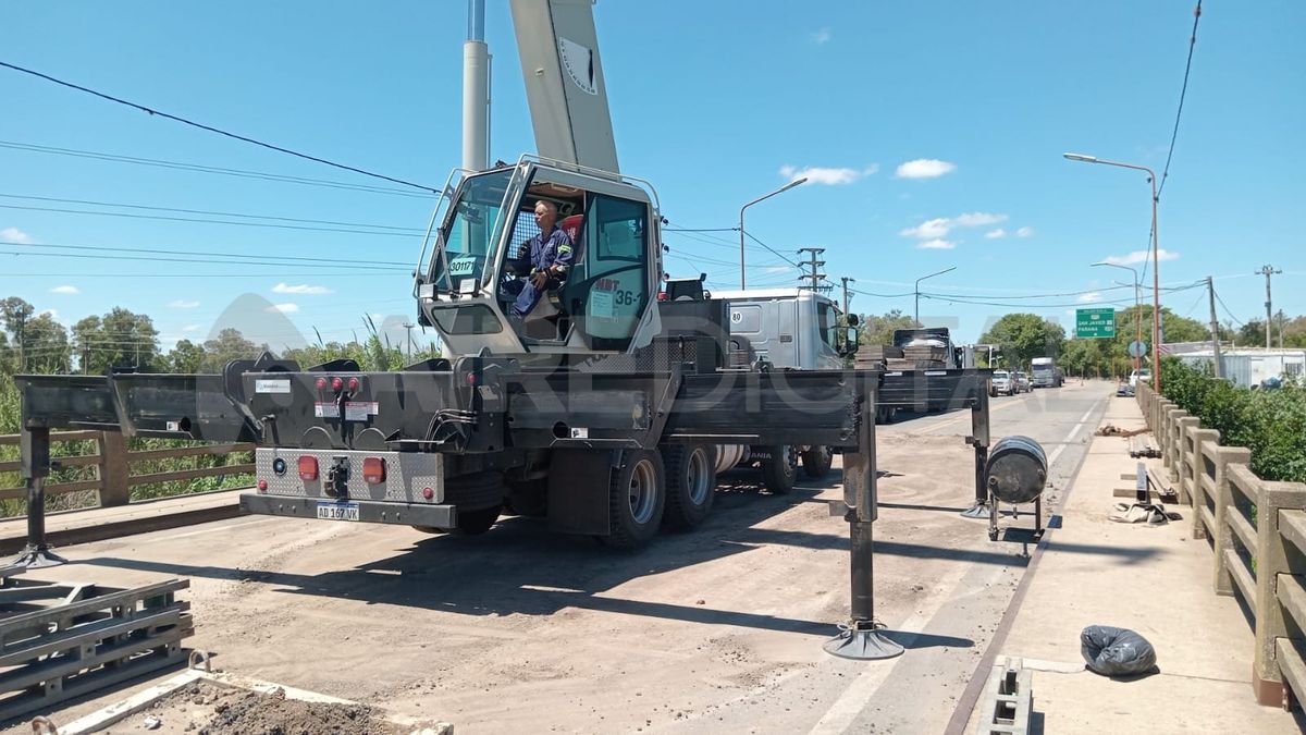 Avanza el desmontaje del puente Bailey en el Carretero.