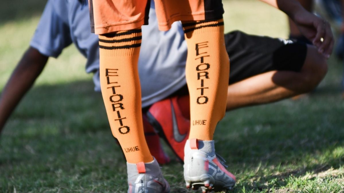 Violencia en la Liga Rosarina: un hincha le pegó con un palo en la cabeza a un jugador