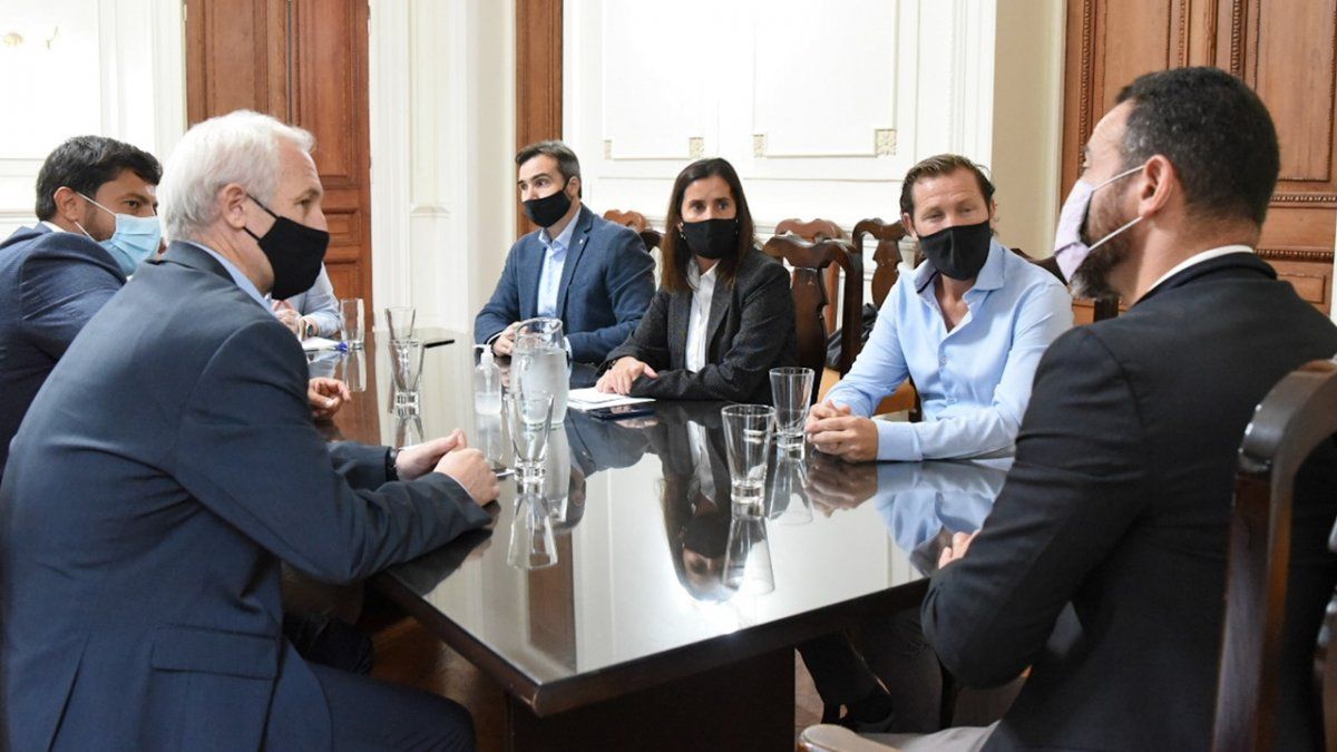 El encuentro fue encabezado por el ministro Roberto Sukerman y por parte del PRO participaron el presidente y el vicepresidente del partido y los legisladores Scaglia