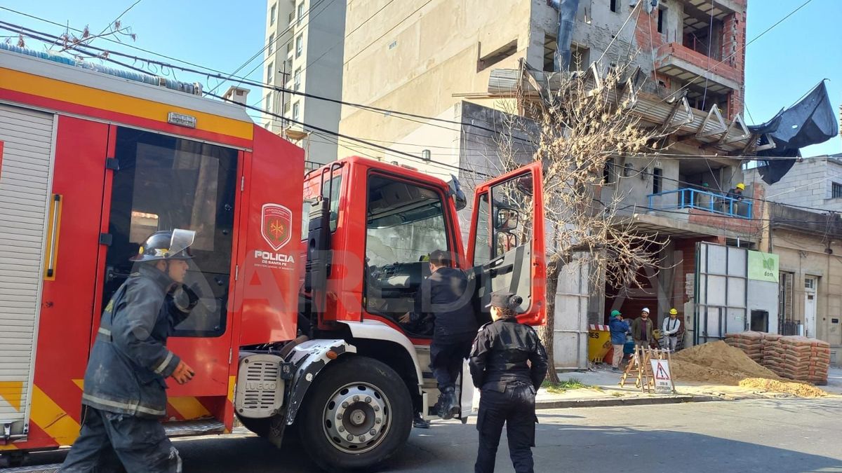 Accidente en una obra en construcción: un obrero cayó de altura al foso ...