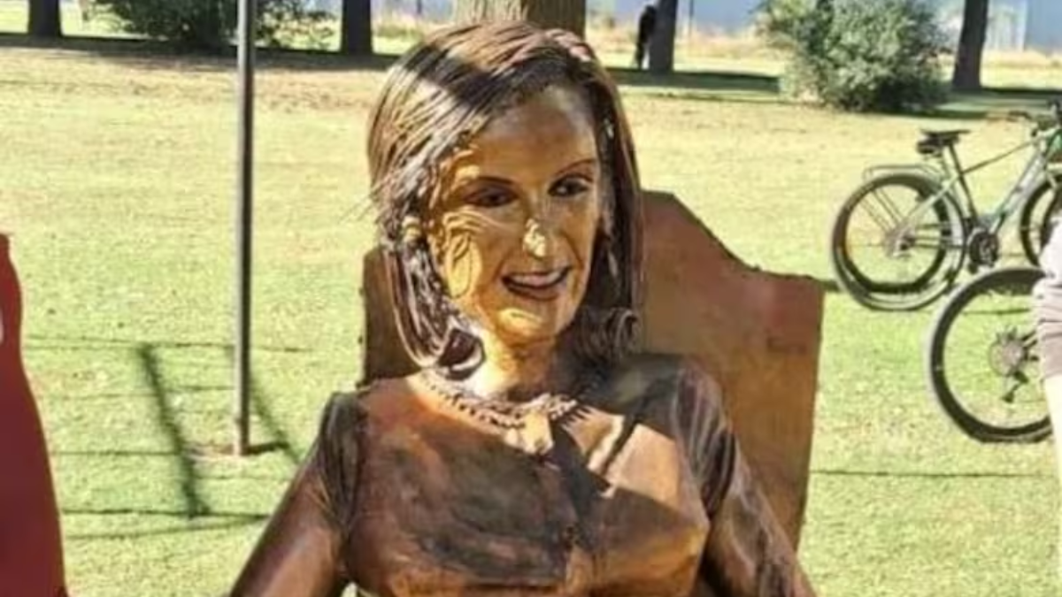 La estatua de Mirtha Legrand sufrió pequeñas modificaciones. La estatua de Mirtha Legrand sufrió pequeñas modificaciones.