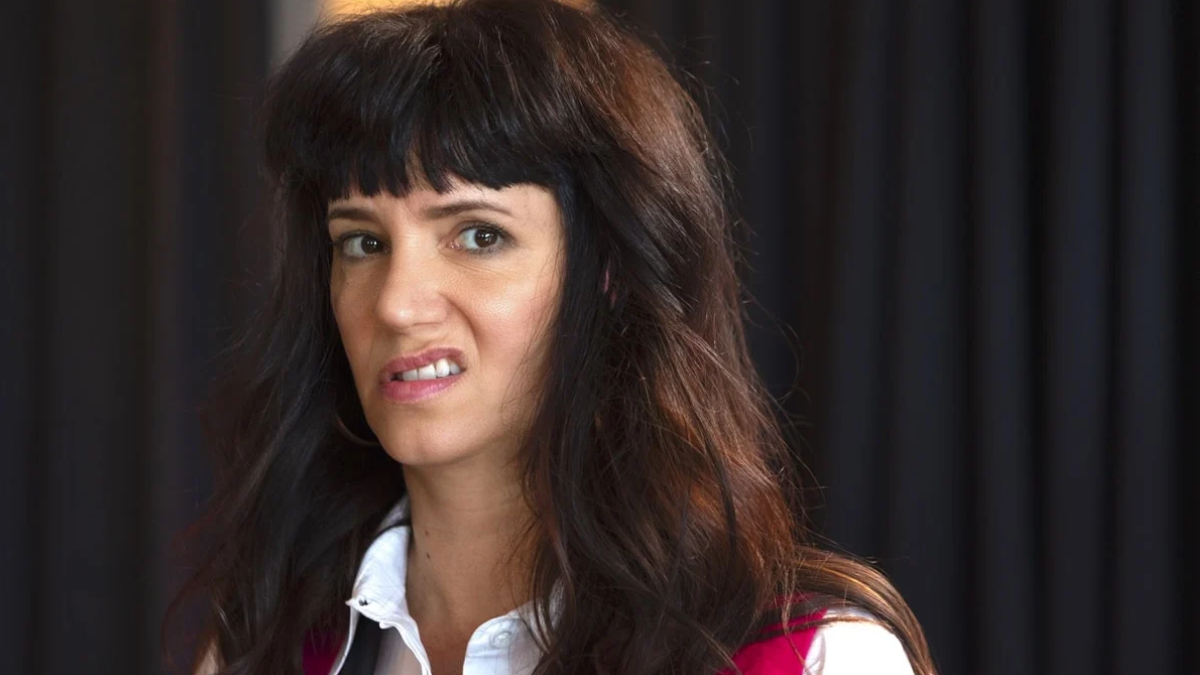 El personaje de Vicky en la serie Envidiosa personifica la frustración y la constante comparación con el éxito ajeno.