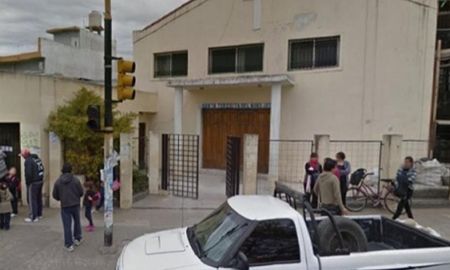 Armó una fogata con boletas y casi provoca un incendio en el cuarto oscuro Armó una fogata con boletas y casi provoca un incendio en el cuarto oscuro