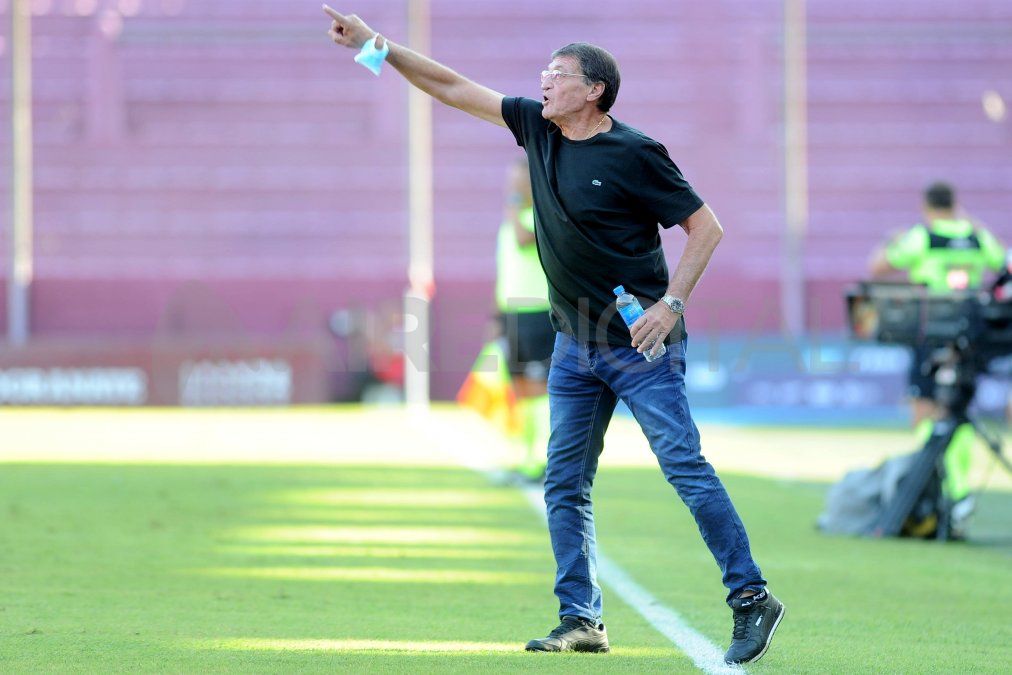 Julio César Falcioni afrontará su primer clásico santafesino como entrenador del Club Atlético Colón.