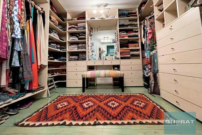 El vestidor de una de las suites.