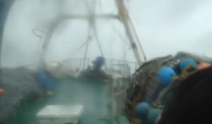 Estremecedor video: Así se vivió el temporal de Mar del Plata en un barco pesquero