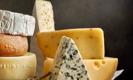 Entre miles de variedad de quesos te traemos los que más y menos ayudan a verte en forma Entre miles de variedad de quesos te traemos los que más y menos ayudan a verte en forma