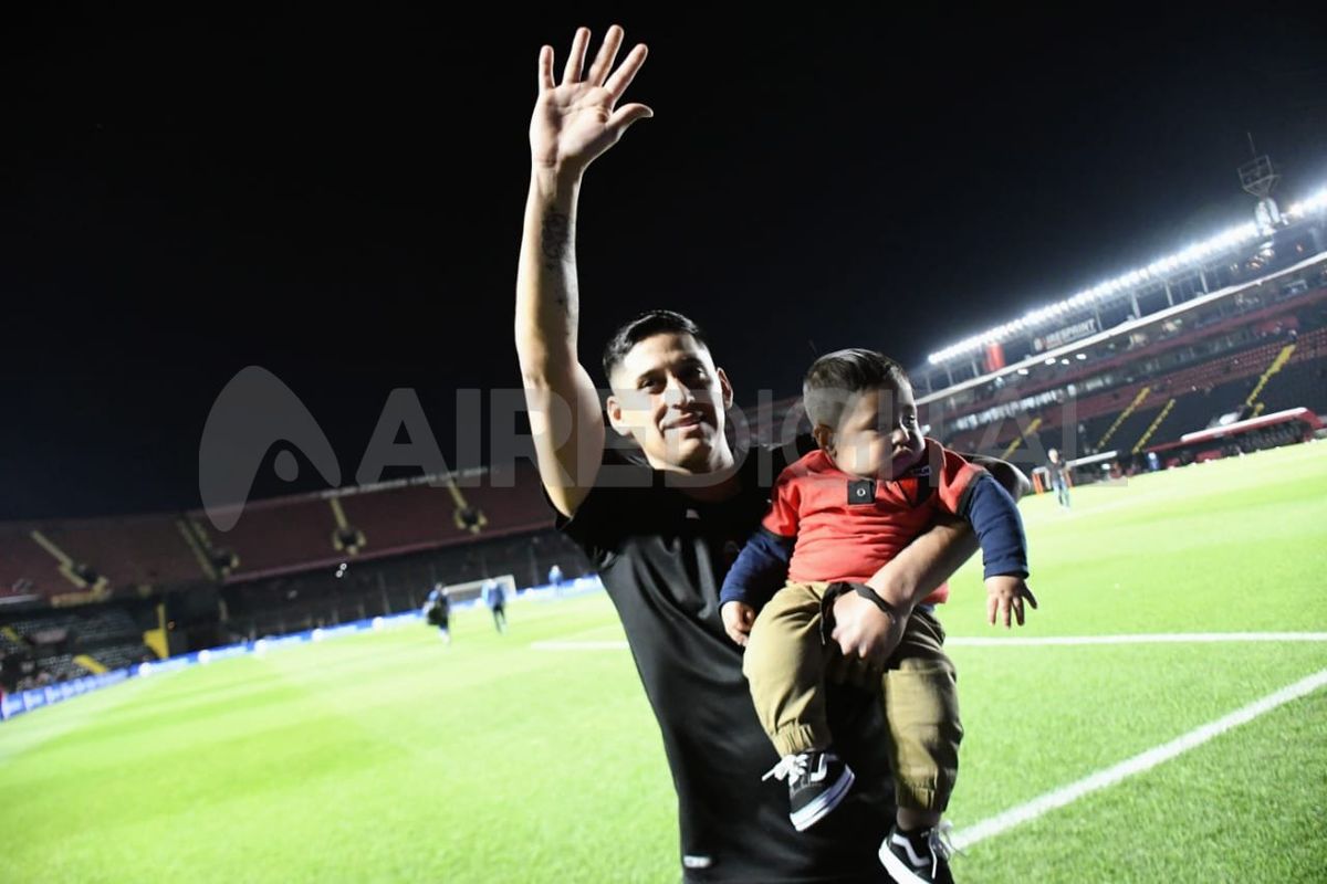 Colón homenajeó a Toto Iñíguez
