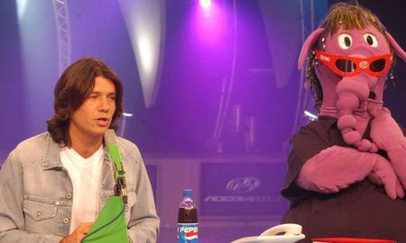 El Oso Arturo junto a Marcelo Tinelli en Videomatch. El Oso Arturo junto a Marcelo Tinelli en Videomatch.