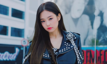 La rapera del grupo de Kpop, BLACKPINK, consiguió que el video de SOLO supere los 800 millones de reproducciones en YouTube. La rapera del grupo de Kpop, BLACKPINK, consiguió que el video de SOLO supere los 800 millones de reproducciones en YouTube.
