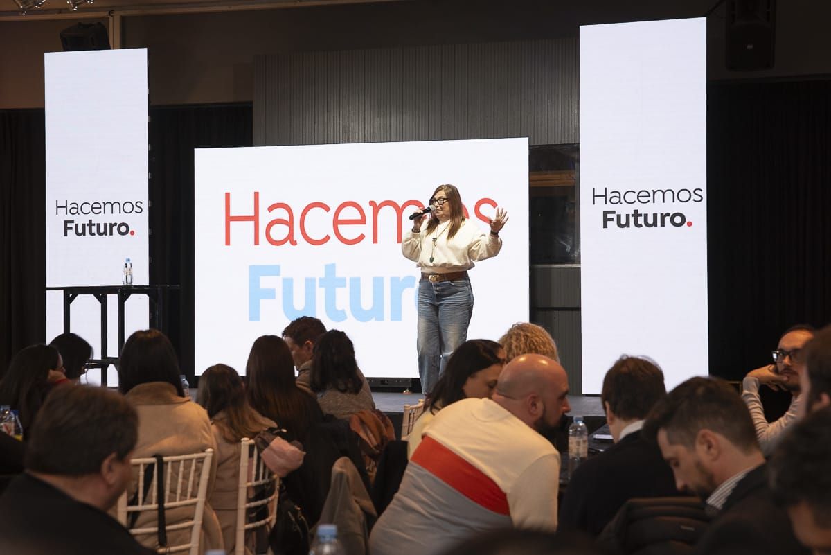 Más de 300 dirigentes del Partido Justicialista debatieron el rumbo político en el Puerto de Santa Fe.